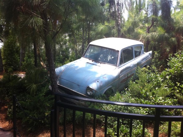 Weasley-Mobile Crashed Weasley Car